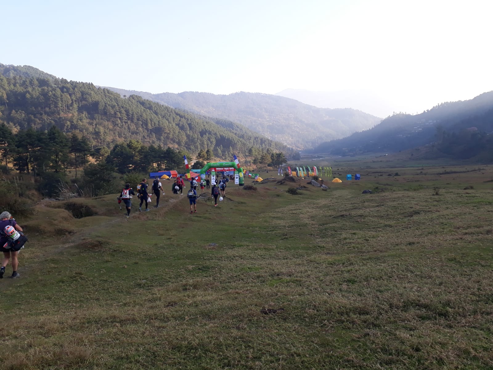 Dentro De La Everest Trail Race. Visitas, Controles Y Viajes. Everest